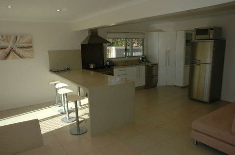 Joylaine Beach House - Accommodation Noosa 0