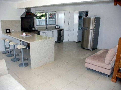 Joylaine Beach House - Accommodation Noosa 2