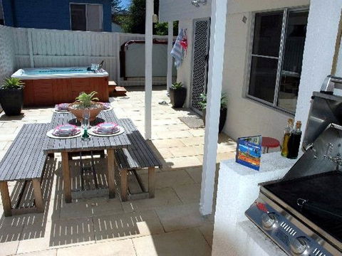 Joylaine Beach House - Accommodation Noosa 3