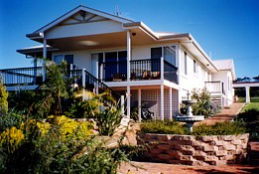 Lovering's Beach Houses - The Whitehouse, Emu Bay - Accommodation Noosa 0