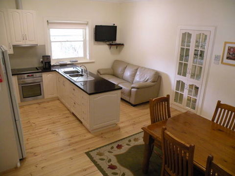 MacDonnell House (Naracoorte Cottages) - Accommodation Noosa 2