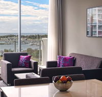 Meriton Serviced Apartments - Southport - Accommodation Noosa