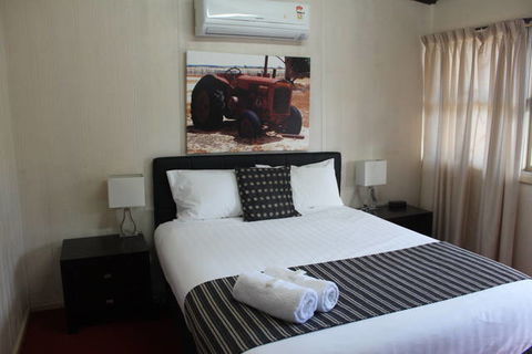 Merredin Motel & Gumtree Restaurant - Accommodation Noosa 0