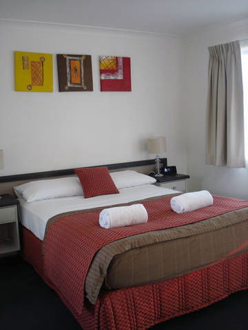 Oakey Motor Inn - Accommodation Noosa 1