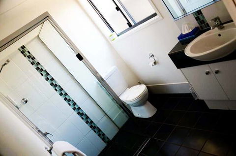 Oakey Motor Inn - Accommodation Noosa 2