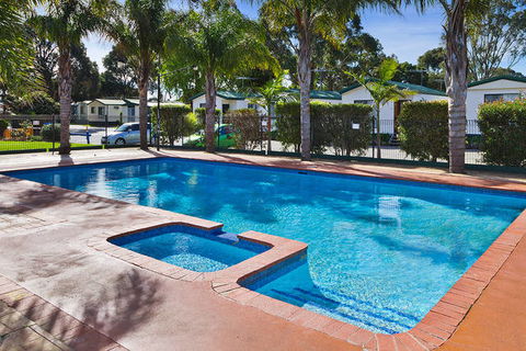 Sandhurst Motel - Accommodation Noosa 2