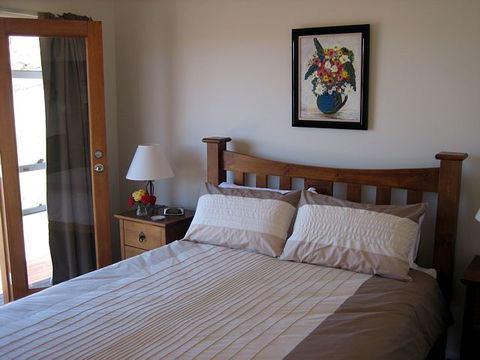 Strath Valley View B And B - Accommodation Noosa 2