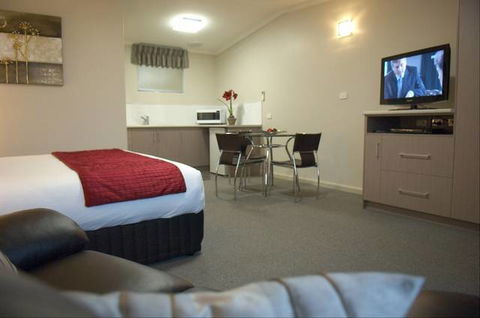 Tower Motor Inn - Accommodation Noosa 5