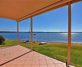 Luxury Waterfront House - Accommodation Noosa 0