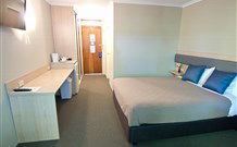Lakeview Hotel Motel - Oak Flats - Accommodation Noosa 0
