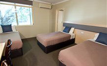 Lakeview Hotel Motel - Oak Flats - Accommodation Noosa 2