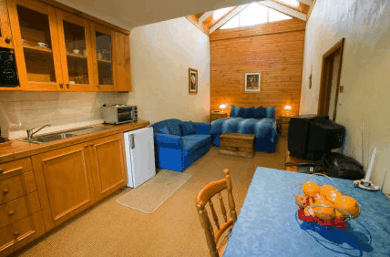 Clarendon Chalets - Accommodation Noosa 3
