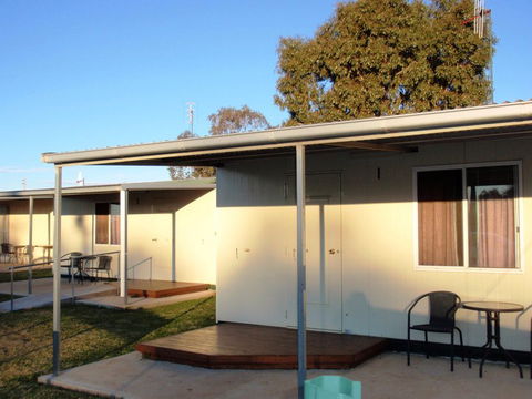 Trundle Services And Citizens Club Cabins - Accommodation Noosa 2