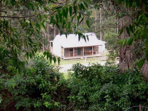 Coach Cottage - Accommodation Noosa 8