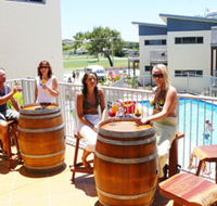 Emu's Beach Resort - Accommodation Noosa