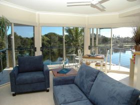 Alexander Lakeside Bed And Breakfast - Accommodation Noosa 0