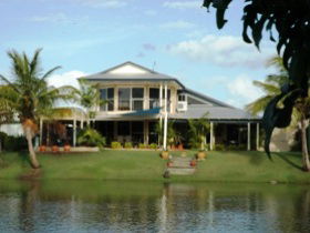 Alexander Lakeside Bed And Breakfast - Accommodation Noosa 2