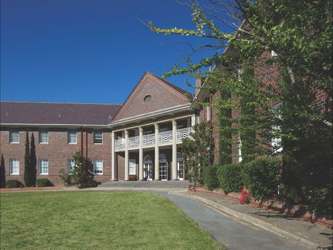 Brassey Hotel - Accommodation Noosa 2