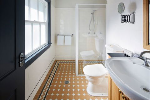 Brassey Hotel - Accommodation Noosa 4