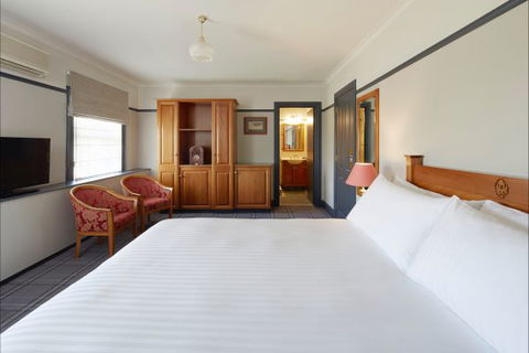 Brassey Hotel - Accommodation Noosa 5