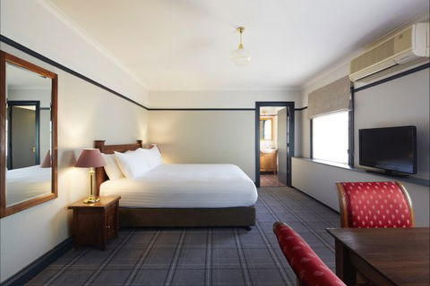 Brassey Hotel - Accommodation Noosa 8