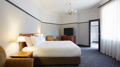 Brassey Hotel - Accommodation Noosa 0