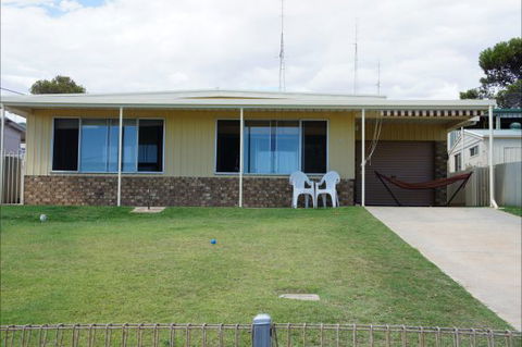 Family Tides - Accommodation Noosa 0
