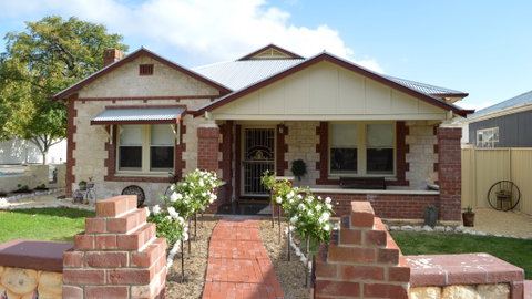 Two Cow Cottage Bed And Breakfast - Accommodation Noosa 0
