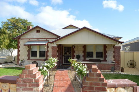 Two Cow Cottage Bed And Breakfast - Accommodation Noosa 1