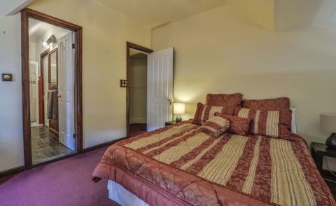 Gold Mine Guesthouse - Accommodation Noosa 2