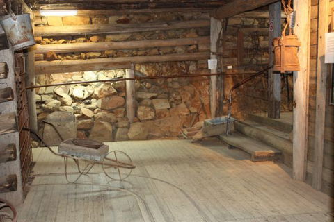 Gold Mine Guesthouse - Accommodation Noosa 6