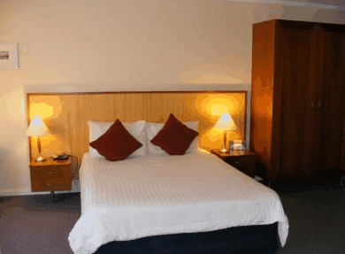 Ocean Beach Hotel - Accommodation Noosa