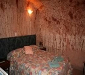 Radeka Downunder Underground Motel And Backpackers Inn - Accommodation Noosa 2