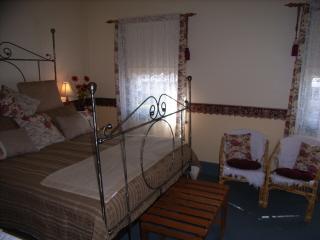 All Saints And Sinners Colonial B&B - Accommodation Noosa 4