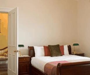Clydesdale Manor - Accommodation Noosa 2