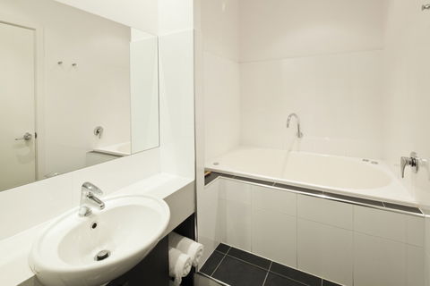 BEST WESTERN PLUS Ballarat Suites - Accommodation Noosa 4