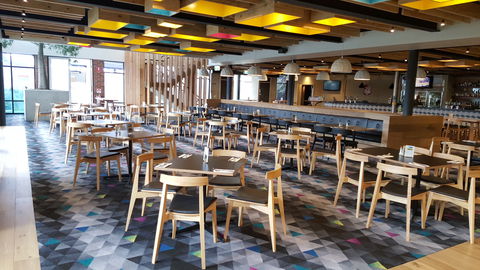 Highlander Hotel Bar Kitchen Rooftop - Accommodation Noosa 6