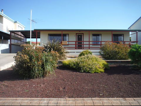 Kenny's Retreat - Accommodation Noosa 0