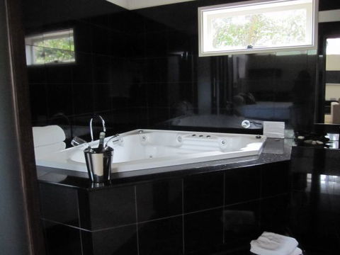 Arusha B&B Retreat - Accommodation Noosa 0