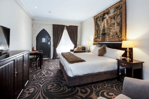 Castle Suites - Kryal Castle - Accommodation Noosa 0