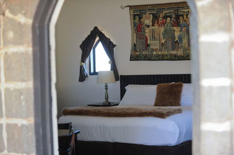 Castle Suites - Kryal Castle - Accommodation Noosa 2