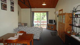 The Old Oak Bed And Breakfast - The Shearing Shed - Accommodation Noosa 0