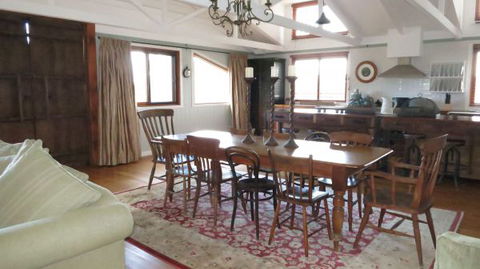 The Loch Barn - Accommodation Noosa 2