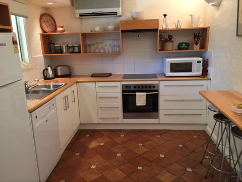 Dennis Cottage - Accommodation Noosa 1
