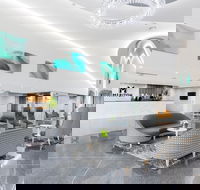 Meriton Suites Southport - Accommodation Noosa