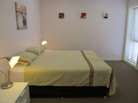 Studio One Accommodation - Accommodation Noosa 2