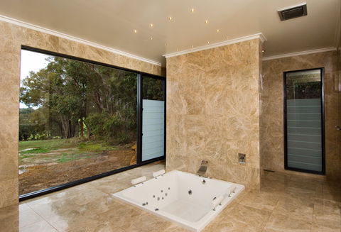 Chandeliers On Abbey - Accommodation Noosa 1