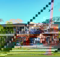 Kingfisher Lakehouse - Accommodation Noosa