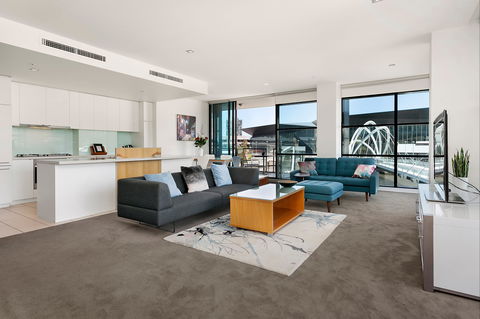 Waterfront Melbourne Apartments - Accommodation Noosa 2