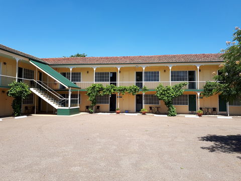 Bradman Motor Inn - Accommodation Noosa 0